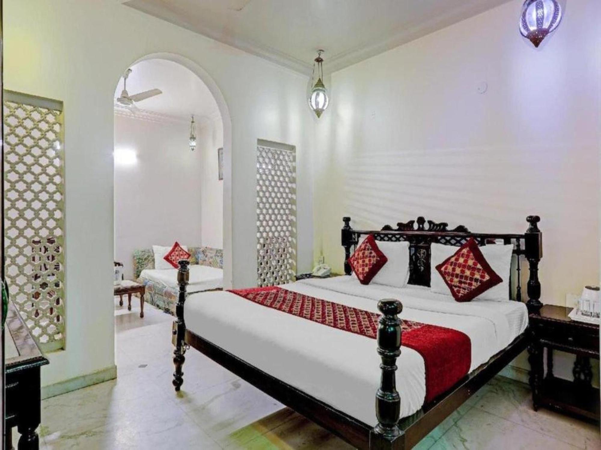 The Pinky Villa - Heritage Boutique Suites New Delhi Buitenkant foto