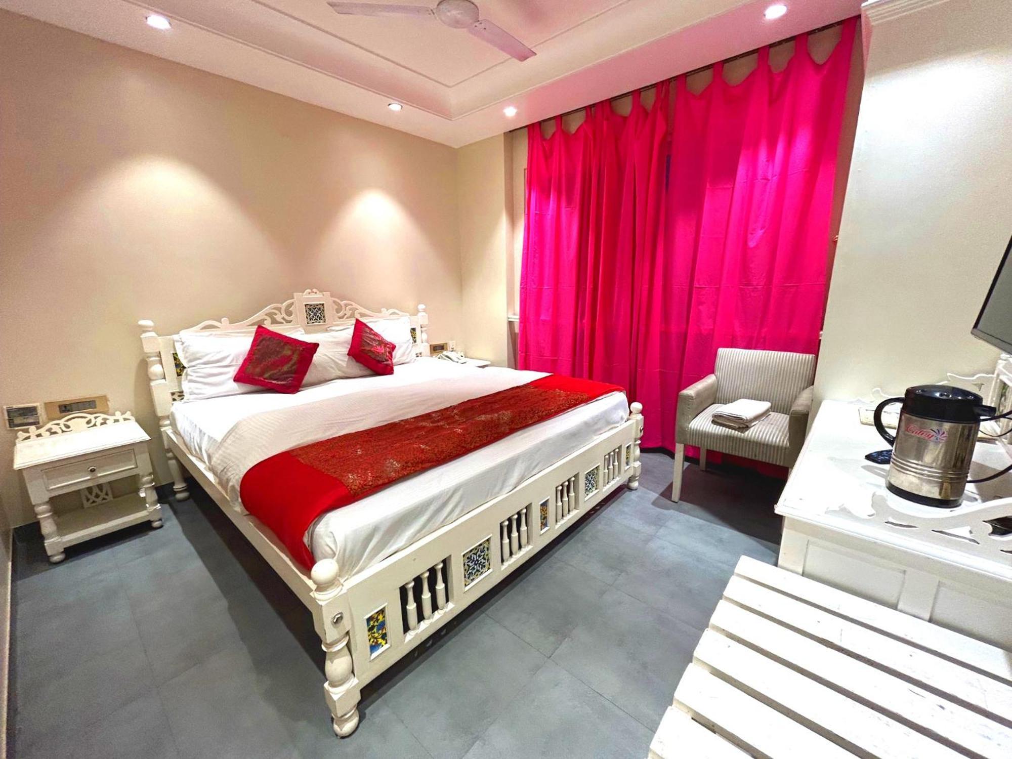 The Pinky Villa - Heritage Boutique Suites New Delhi Buitenkant foto