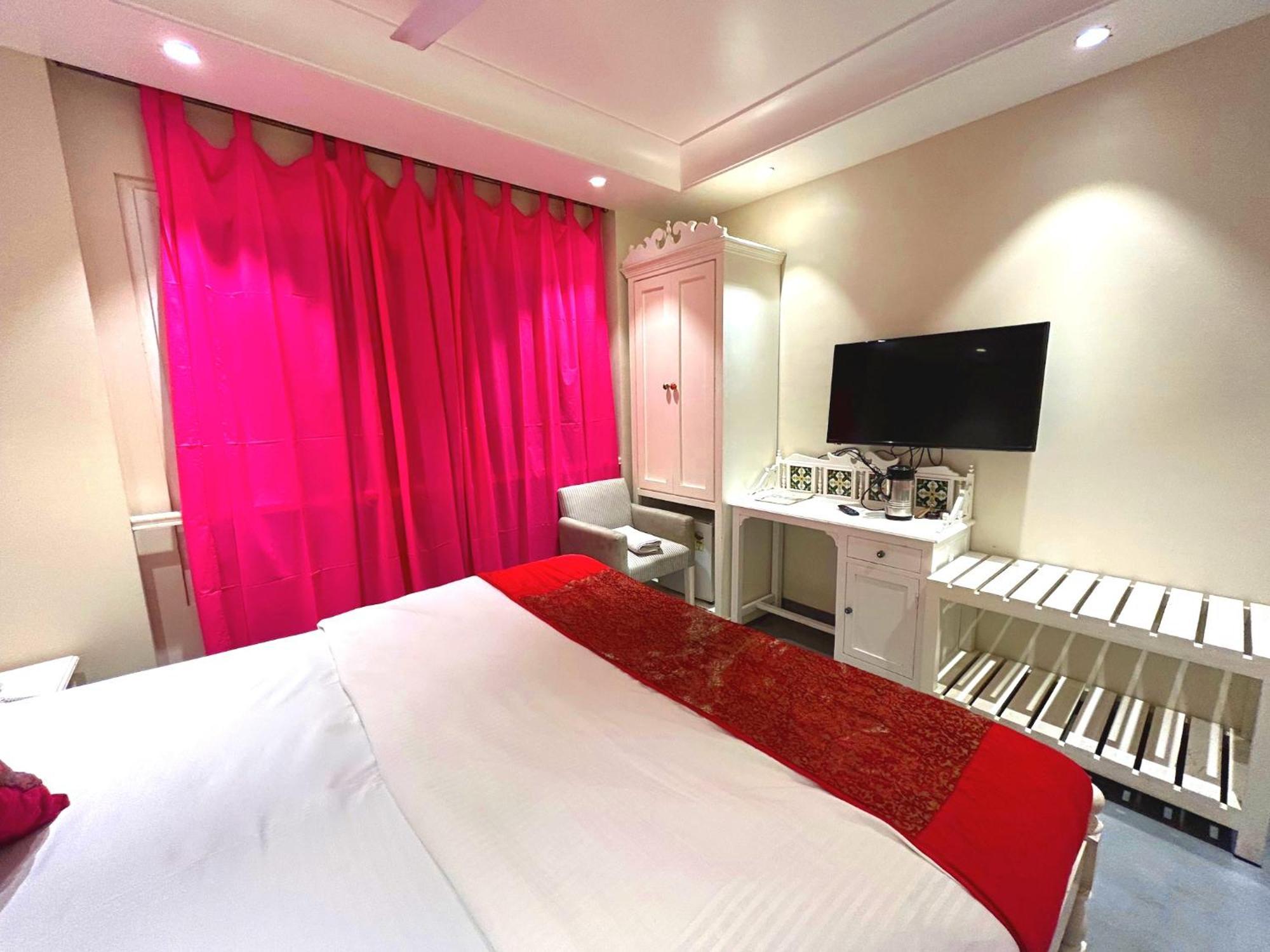The Pinky Villa - Heritage Boutique Suites New Delhi Buitenkant foto