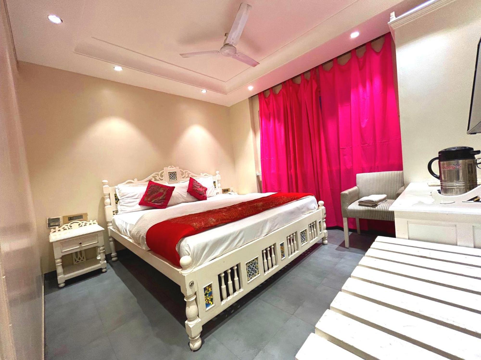 The Pinky Villa - Heritage Boutique Suites New Delhi Buitenkant foto