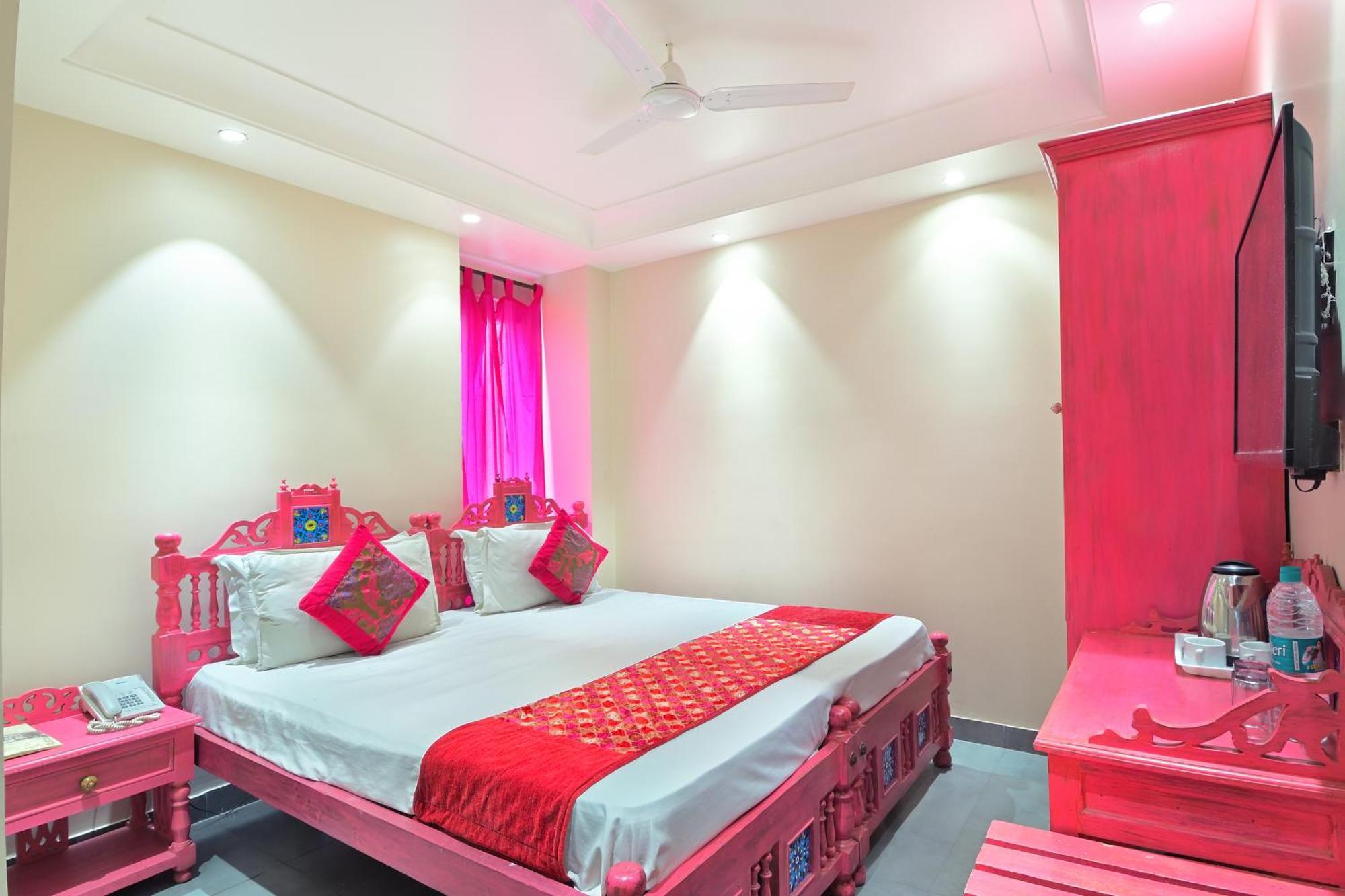 The Pinky Villa - Heritage Boutique Suites New Delhi Buitenkant foto