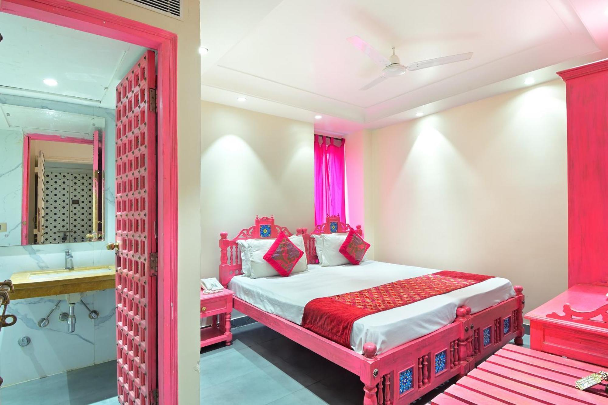 The Pinky Villa - Heritage Boutique Suites New Delhi Buitenkant foto