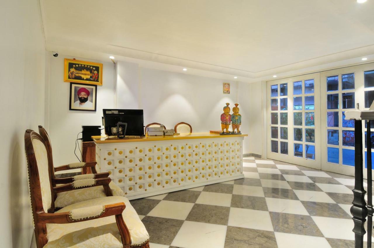 The Pinky Villa - Heritage Boutique Suites New Delhi Buitenkant foto
