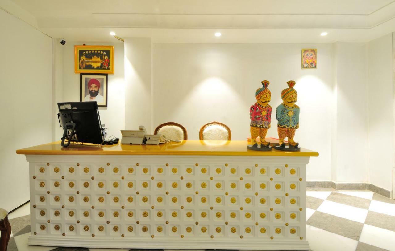 The Pinky Villa - Heritage Boutique Suites New Delhi Buitenkant foto